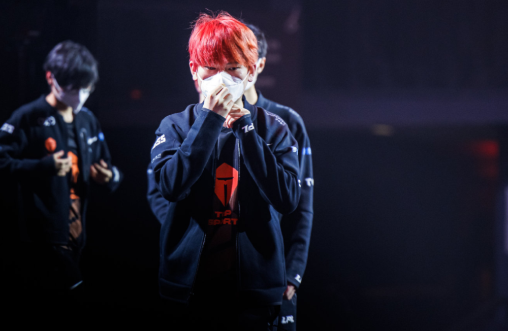 TES爆冷翻车，被DRX打成人机局，阿水4分钟送3头，Knight哑火