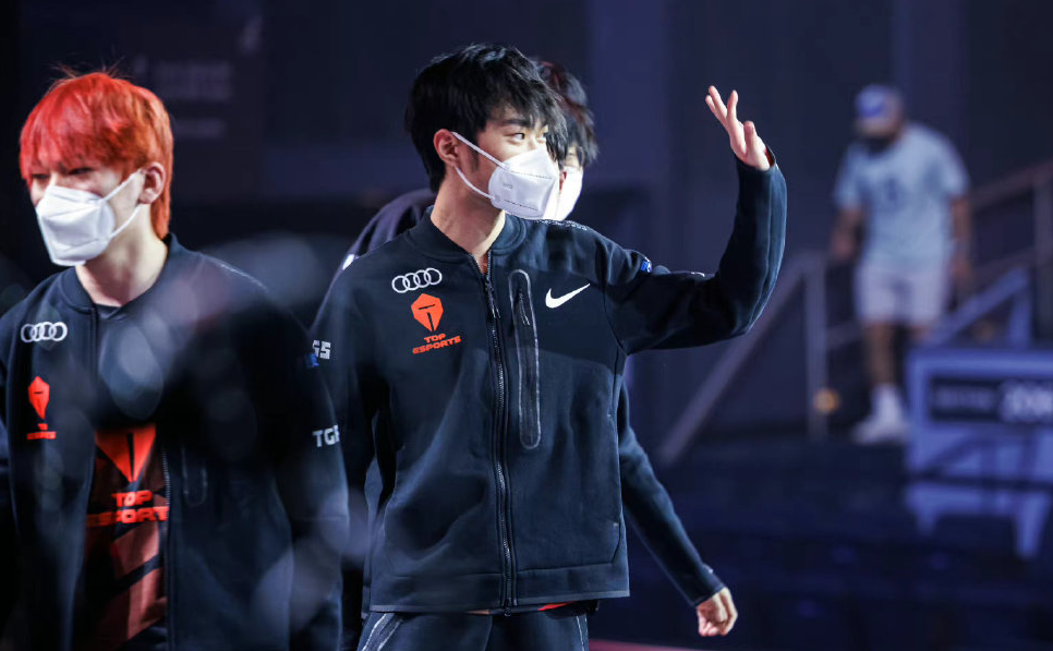 阿水装杯失败，TES惨遭DRX乱杀