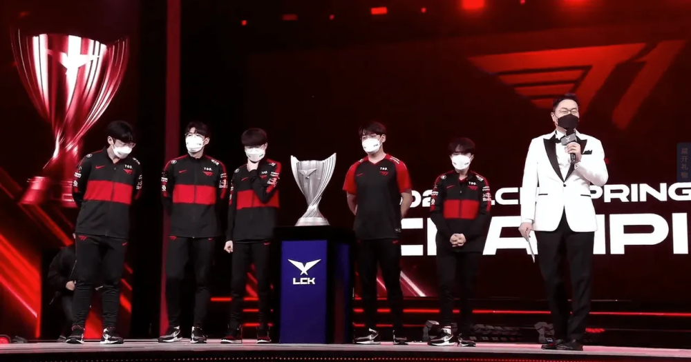 耳机戴反影响听脚步？Faker赛后采访称耳机有问题，网友：借口！