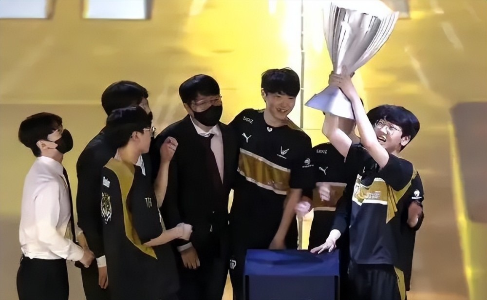 摊粉开始“反攻”星粉？GEN.G输掉比赛后，韩网各种搞笑图频出！