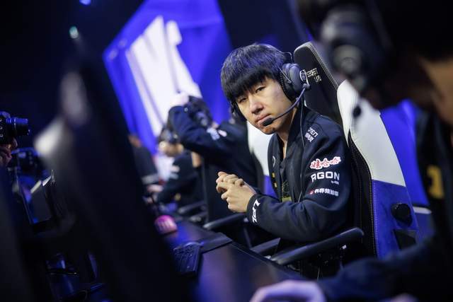 S12小组赛首轮TES全队低迷，1胜2负小组出线成地狱难度