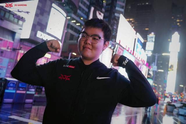 JDG队内语音太欢乐，Hope被队友搞崩心态！粉丝：醒醒你们在打S赛