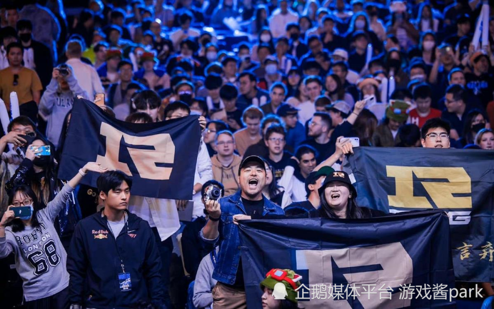敲警钟？RNG粉丝心声：保持质疑八强在，半场香槟淘汰快！