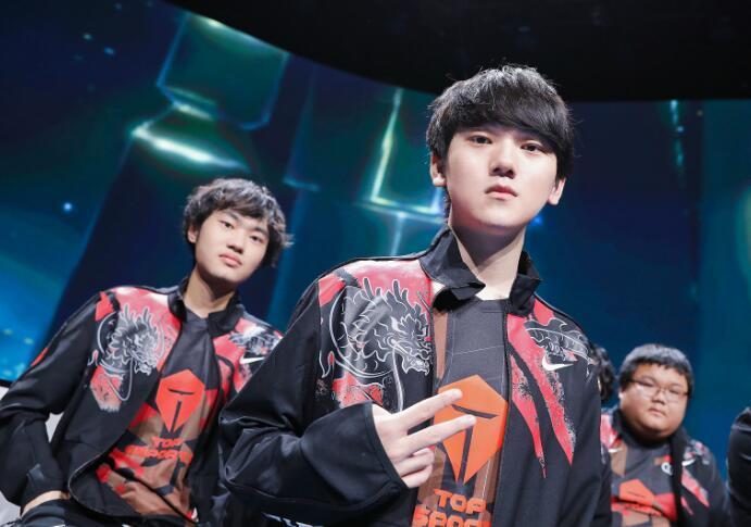 官方公布S12双C排行榜，RNG下滑到第8名，第一名毋庸置疑