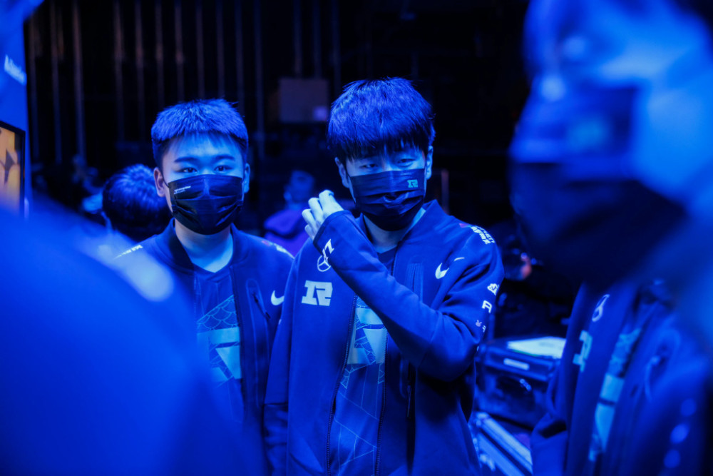 s12又翻车，abd三个小组全部有人“中招”，TES的淘汰可能要加速