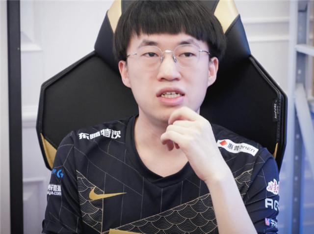 LPL发布虚拟周边，RNG碾压其他3队，前队员：RNG从来都准时发工资