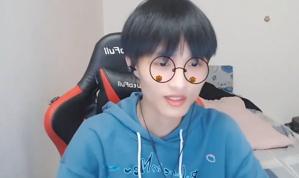 JDG小组第一晋级八强后，网友给选手评分，首发五人全部输给了他