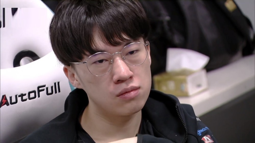 RNG主动道歉！选手身体状况极差打不了训练赛 EDG有更严重的