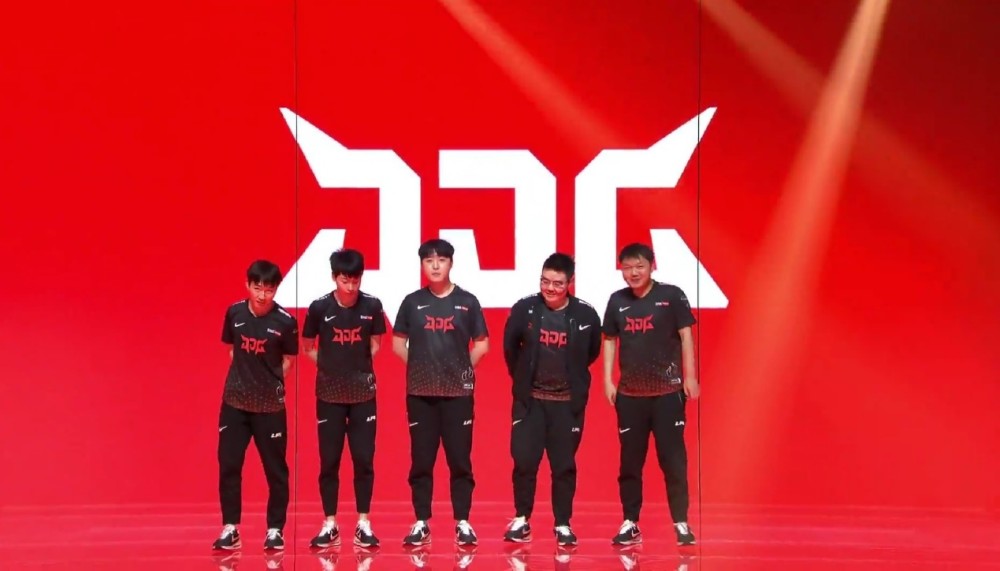 JDG华丽逆转，拿下五连胜！前期下路天崩开局，369首次拿下MVP