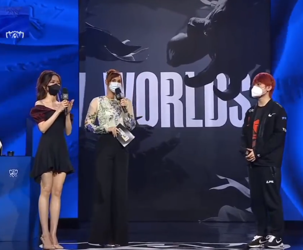 止步16强后，TES下路哽噎接受采访：JKL感激队友，MARK想过退役