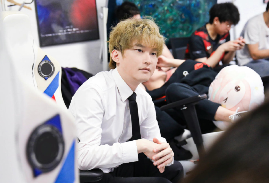 TES成功复仇DRX后，官博却遭爆破！粉丝集体喊话：白色月牙下课