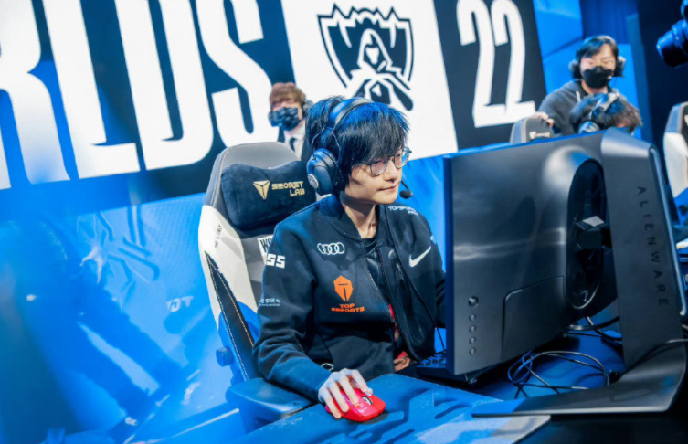 TES告别S赛，Doinb笑开花，和LWX直播开团，给出RNG八强剧本