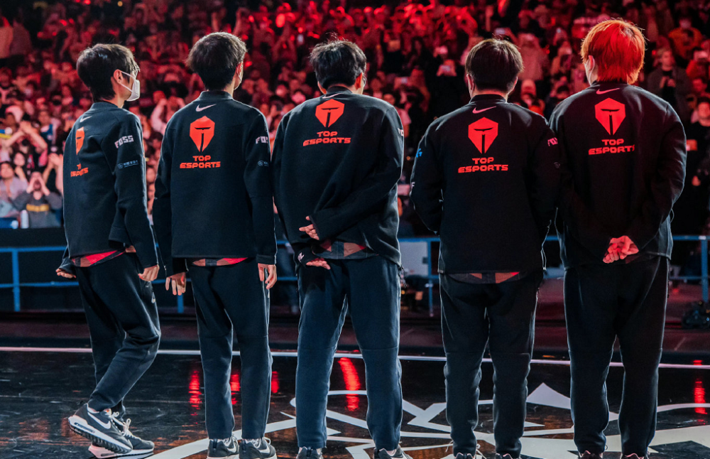 S12小组赛收官在即，Doinb解读训练赛，Uzi点名阿水