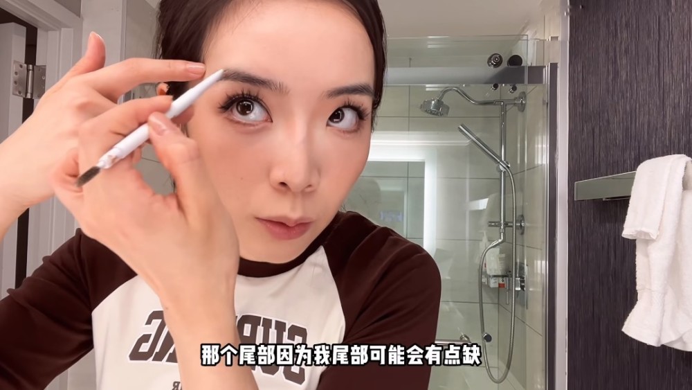 s赛期间余霜“开小差”？一番打扮后谈新行程：要去篮网看杜兰特