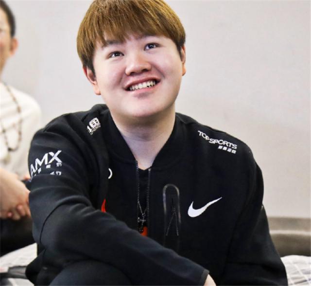 这就是LPL一号种子的底气，JDG打八强赛的时候，homme直接躺着看