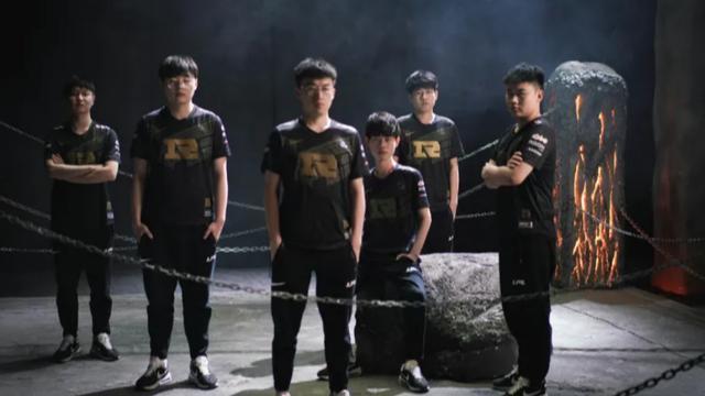 RNG0-3不敌T1止步八强，一阵中辅成最大战犯，果然还是熟悉的味道