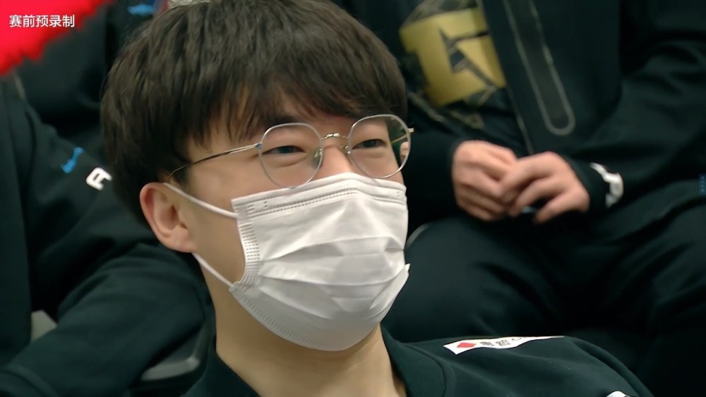 MLXG暗示RNG问题，小虎队内地位太高！韩国解说：他吃太多资源了