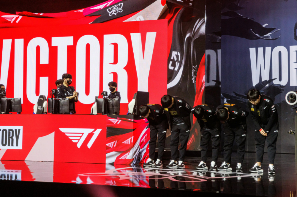 S12淘汰赛白热化，LPL全华班出局，Mlxg指出两位RNG老将或退役