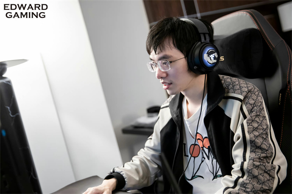 EDG突发情况！圣枪哥训练赛都打不了，主教练或只能远程BP