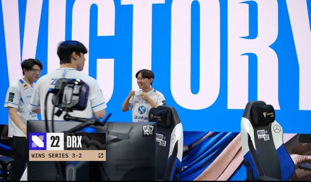 淘汰EDG后，Deft抱头痛哭！本来打算直接退役，如今终于突破自己