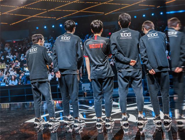 LPL人气战队八强全出局，唯一好消息是yagao康复，还现身余霜宴会