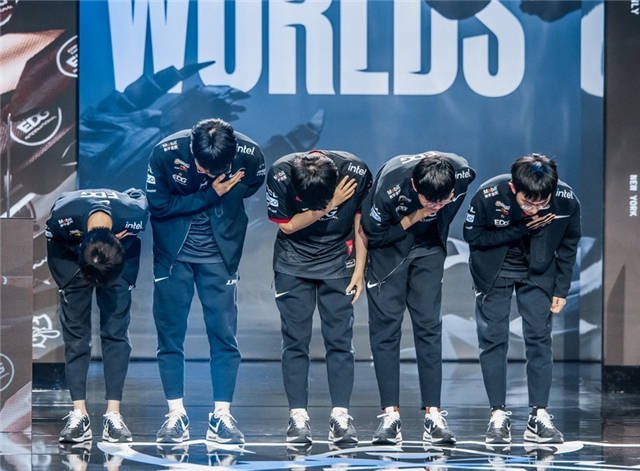 解说放飞自我？米勒现场喊faker“大飞”，王多多玩梗“只因你太美”