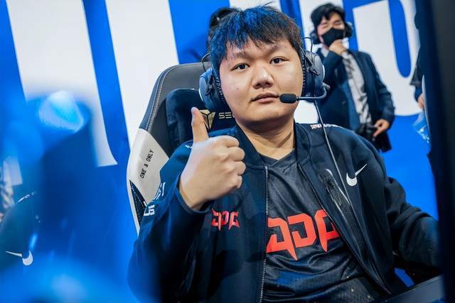 Doinb为JDG担忧，半决赛前训练成难题，打LCK怕暴露战术！