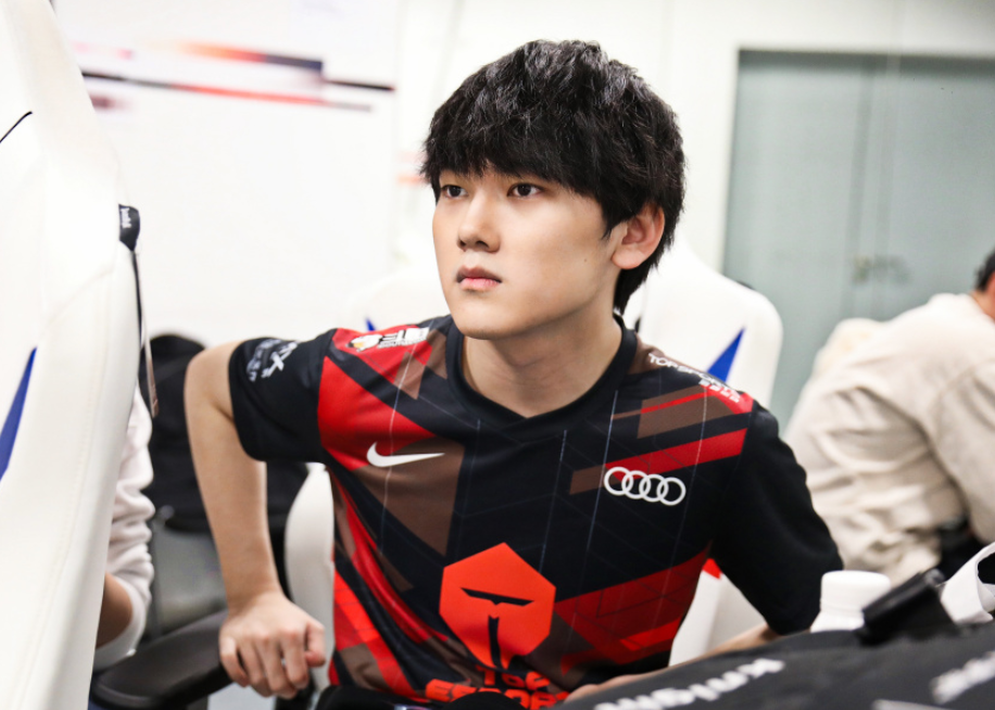 尴尬！TES淘汰后，LOL官方发布JKL个人短片：他是中国的超级巨星