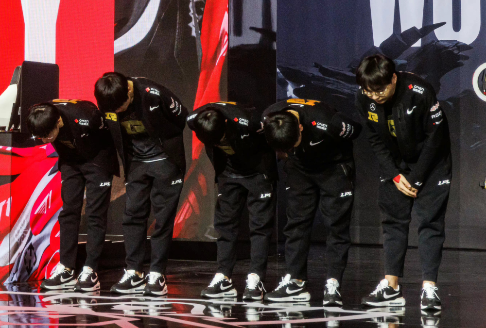 S12刚被淘汰就遭起诉！RNG被WBG告上法院，这下真的来了波大的