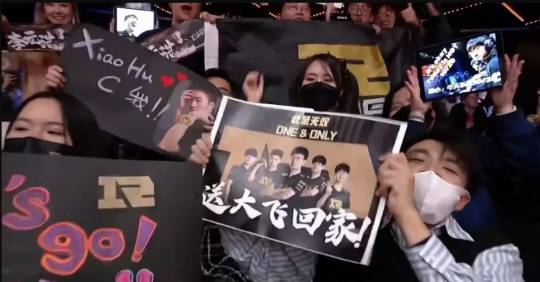 T1不满现场标语申诉！RNG泰坦21分钟打出0伤害，创S赛新纪录