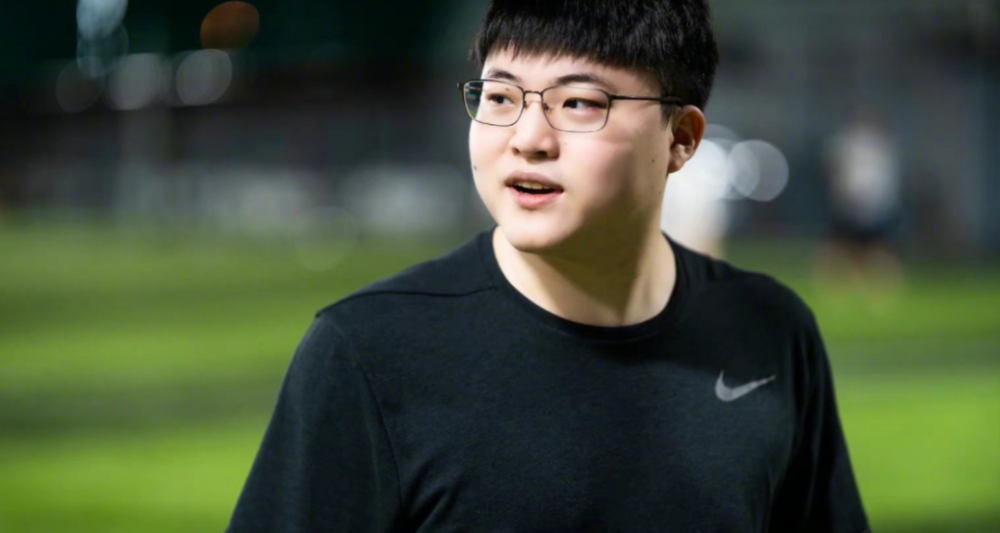 双喜临门：UZI血糖已经恢复正常，并官宣假如NIKE！