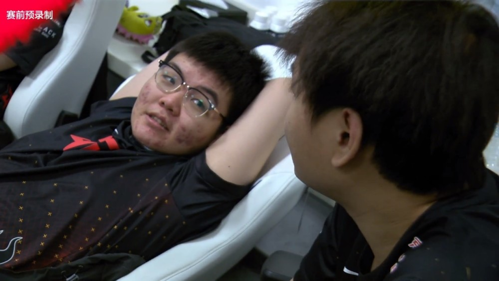 JDG获胜剧本引热议！辅助学会大头，369赢下关键对位，才能压制T1