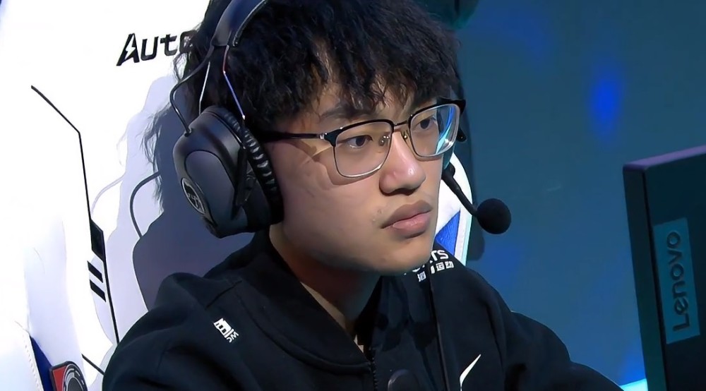 LPL选手身价公开？知情人士透露：有5个身价3000万，一个4500万