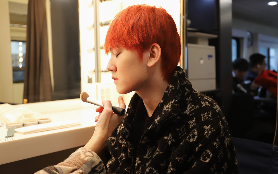 左手转会期薪水比JKL还要高？只因国产中单太少，LPL不缺AD！