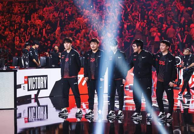 前LPL选手Godv谈JDG落败：中路和AD的英雄池导致全线崩盘