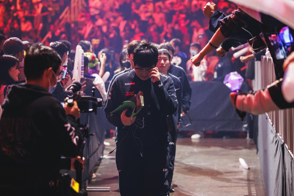 三次夺冠后LPL集体麻痹！态度与信念缺失，成为S12失利的最大原因