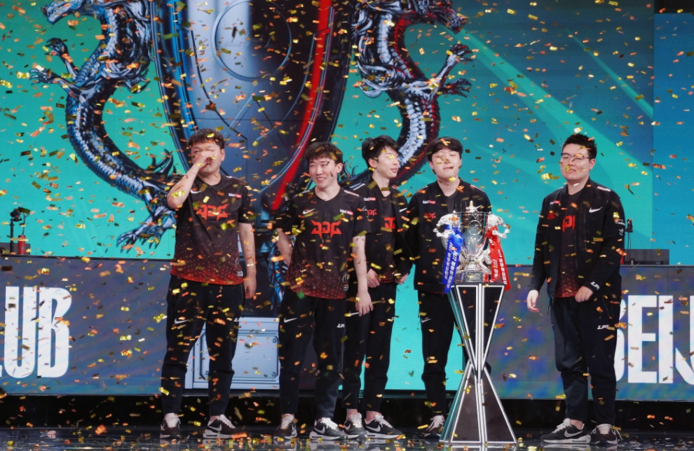 LCK的中单就是比LPL强？网友对Zeka太刻薄，换成国产中单早吹爆！