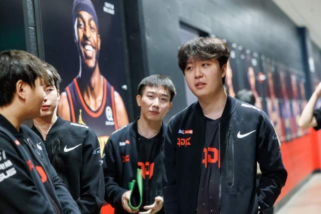 JDG不敌T1！下路差距引热议：Uzi退役后LPL赛区AD退化了