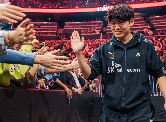 JDG淘汰上野落泪，场外因素过多，知情人：LPL有战队后方“偷家”