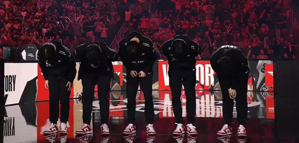 Oner超水平发挥，faker梦回巅峰，T1战胜JDG剑指第四冠！