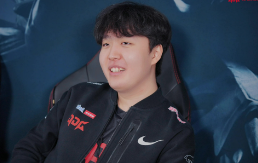 JDG被T1淘汰，宙斯和369互换队服，北枫：强者惺惺相惜