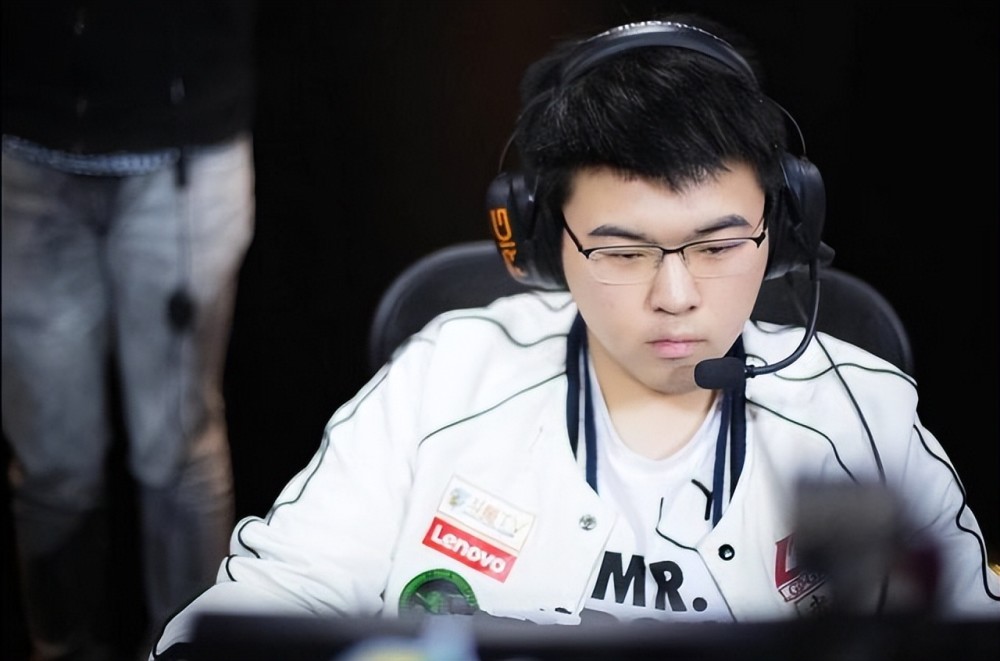 韦神锐评JDG不敌T1，直言JDG中下英雄池有问题，BP选完已经G了！