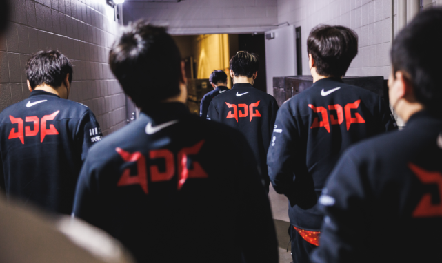 LPL与LCK交手胜率仅三成！传帮带断层！又回到挑战者的身份