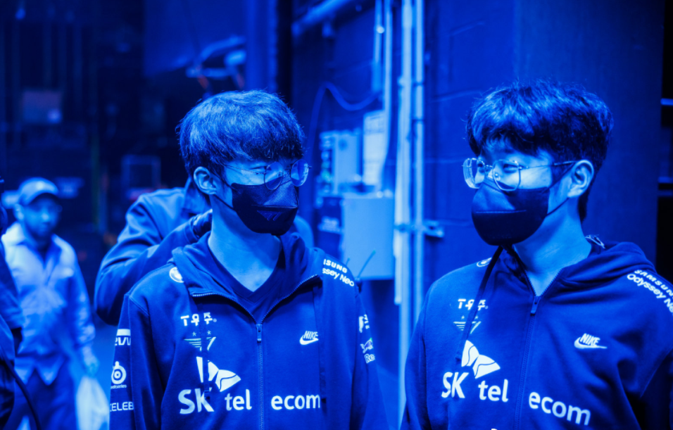 “S12软脚虾投票”火了！Chovy获提名，看到RNG小虎票数后，真实