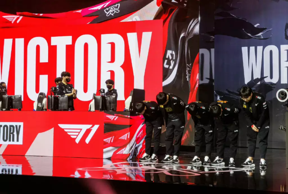 小虎进入到自由人市场，网友陷入纠结？一个“又香又臭”的选手！