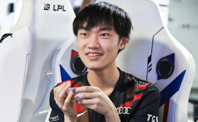 LPL经纪人证实，JDG去年报天价抢左手，今年身价不如去年！