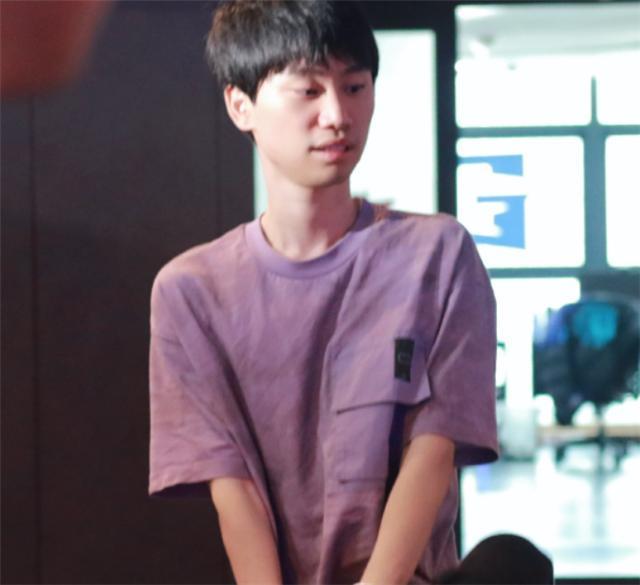 doinb真要定居？下决心系统学一下中文：方便以后教孩子做作业