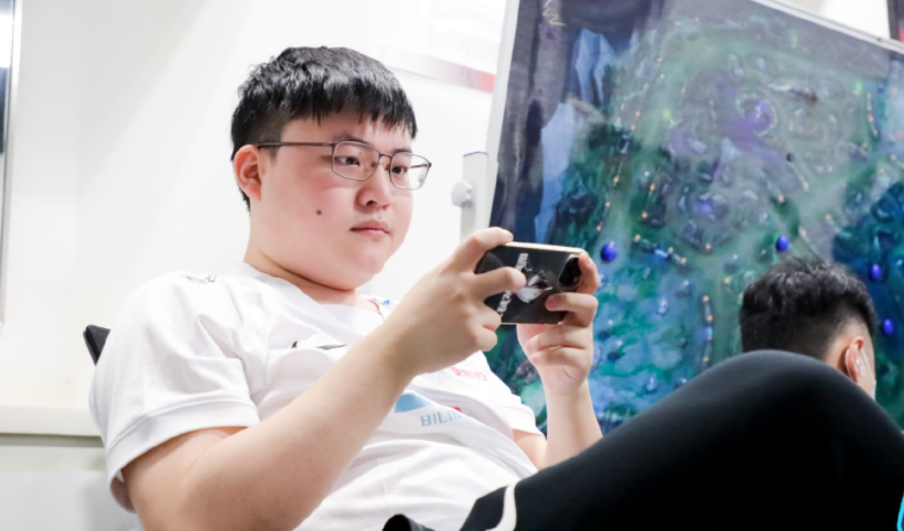 “UZI超越尺帝，Bang无缘前3”，S12史一射投票火了，阿水被低估