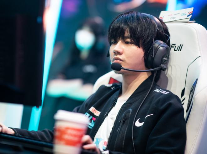 LOL：BLG自曝引进韩援，解说娃娃怒批LPL选手被嘲讽，过于依赖韩援