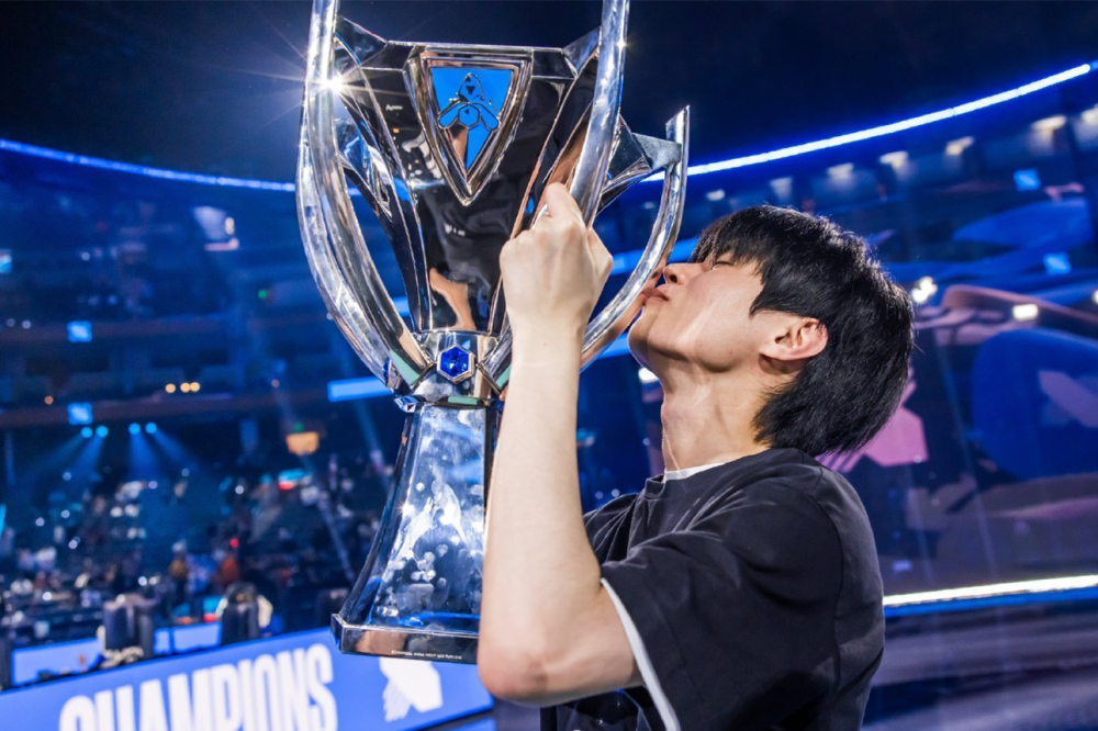 Deft深情告白LOL，米勒哭成泪人：离开了lol，我什么都没有了！